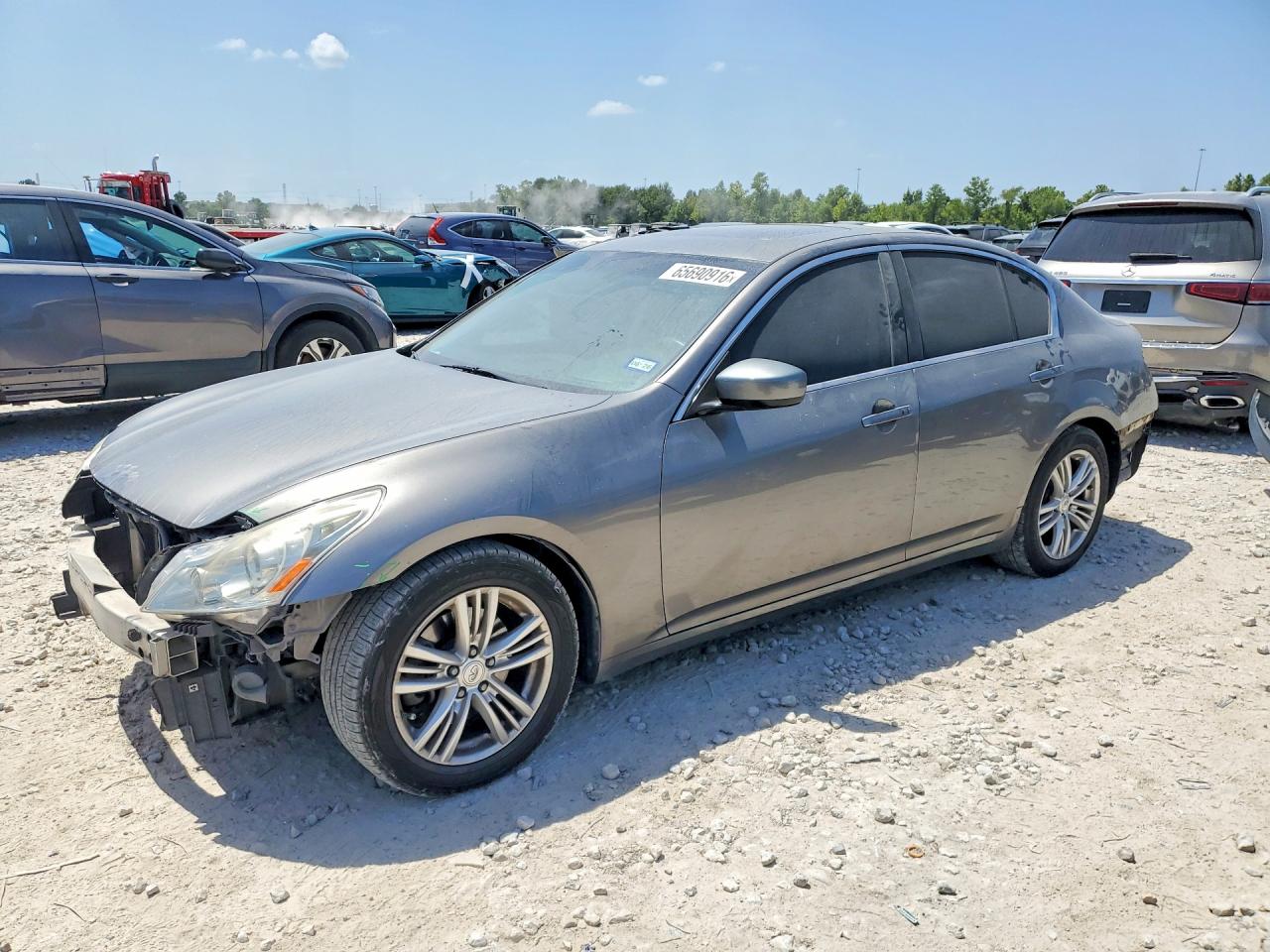 2013 INFINITI G37 — Front 3/4