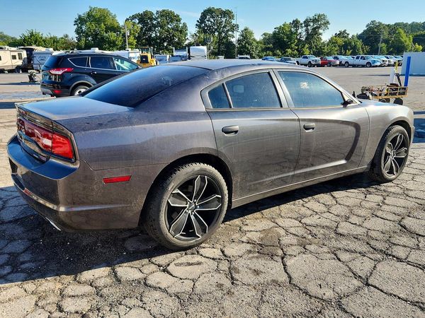 2013 DODGE CHARGER V6