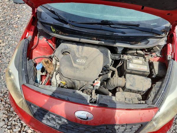 2013 KIA RIO — Engine bay