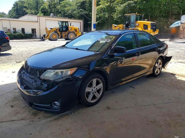 2014 TOYOTA CAMRY