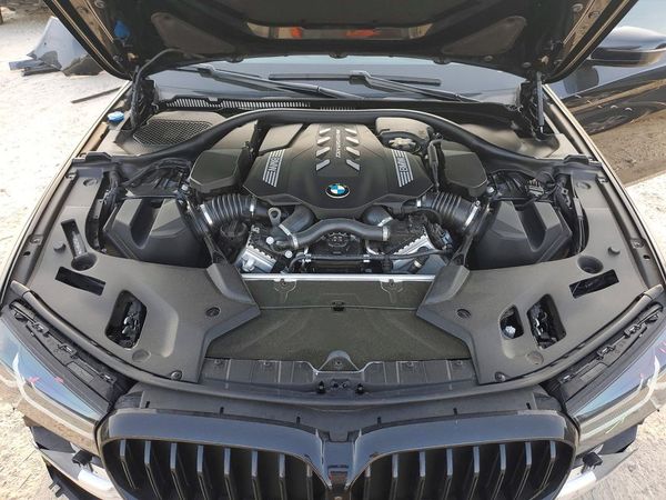 2023 BMW M550XI