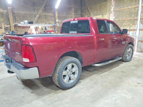 2015 RAM 1500 SLT QUAD CAB 4X4