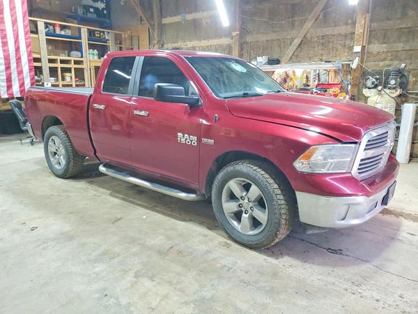 2015 RAM 1500 SLT QUAD CAB 4X4