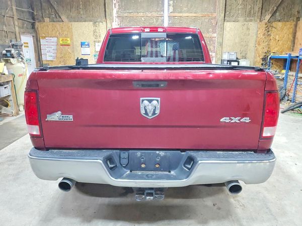 2015 RAM 1500 SLT QUAD CAB 4X4