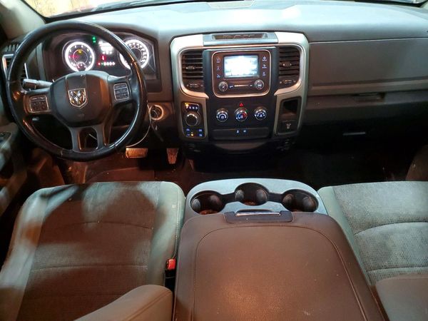 2015 RAM 1500 SLT QUAD CAB 4X4