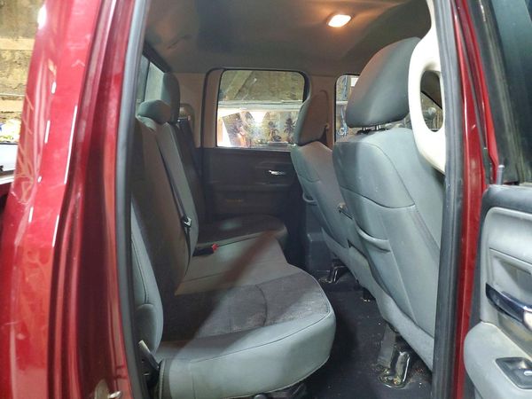 2015 RAM 1500 SLT QUAD CAB 4X4