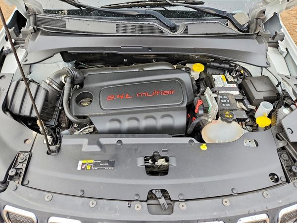 2022 JEEP COMPASS Latitude Lux, Altitude — Engine bay