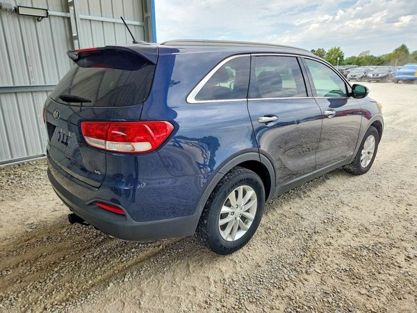 2017 KIA SORENTO L, LX