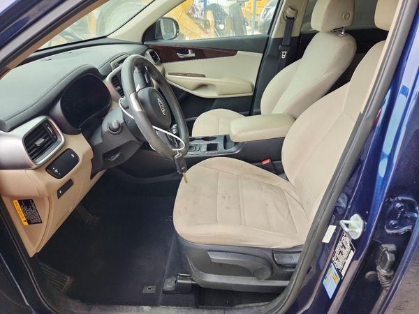 2017 KIA SORENTO L, LX