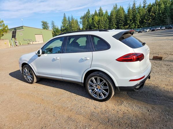 2017 PORSCHE CAYENNE