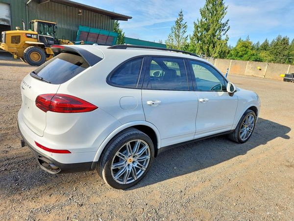 2017 PORSCHE CAYENNE