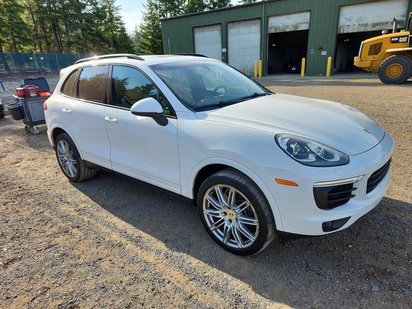 2017 PORSCHE CAYENNE