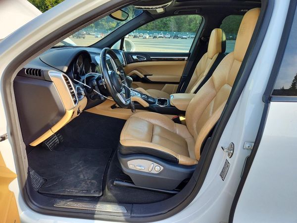 2017 PORSCHE CAYENNE