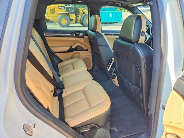 2017 PORSCHE CAYENNE