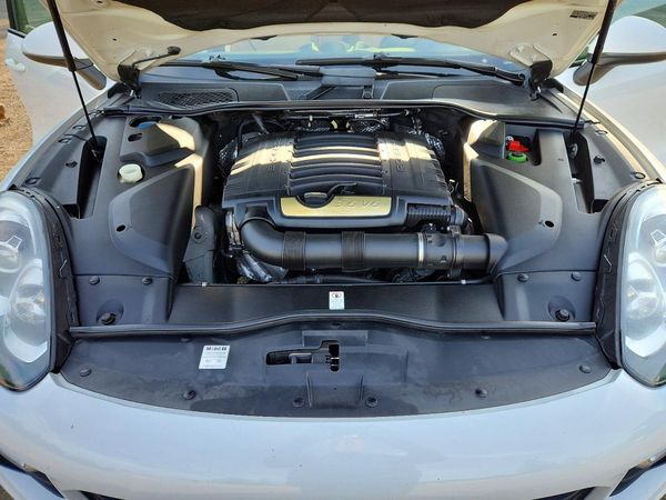 2017 PORSCHE CAYENNE