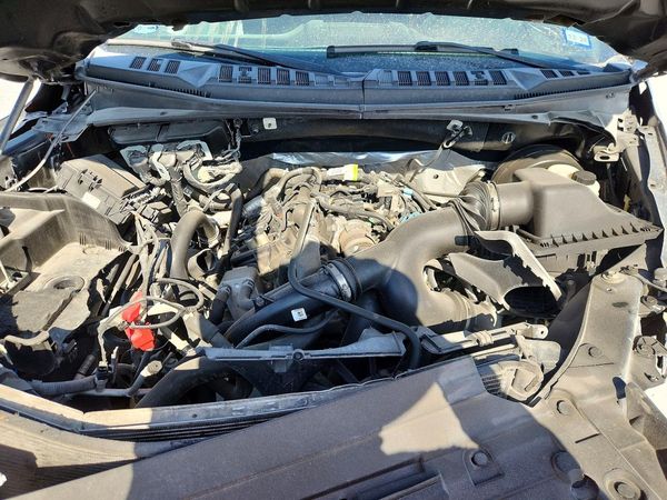 2019 FORD F150 — Engine bay