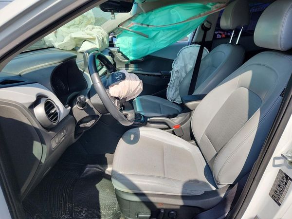 2020 HYUNDAI KONA Limited — DENT
