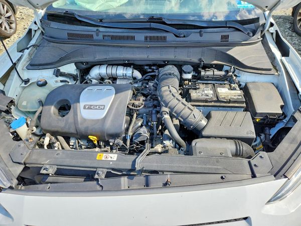 2020 HYUNDAI KONA Limited — Engine bay