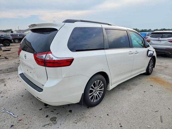 2020 TOYOTA SIENNA Q grade