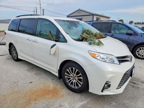 2020 TOYOTA SIENNA Q grade