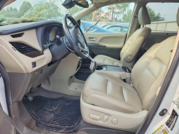 2020 TOYOTA SIENNA Q grade