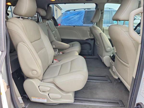2020 TOYOTA SIENNA Q grade