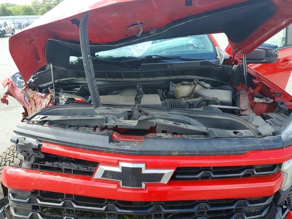 2022 CHEVROLET SILVERADO RST — Engine bay