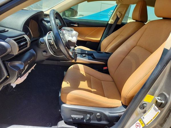 2016 LEXUS IS 200t