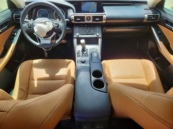 2016 LEXUS IS 200t