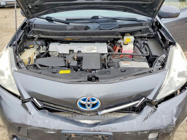 2012 TOYOTA PRIUS — Engine bay