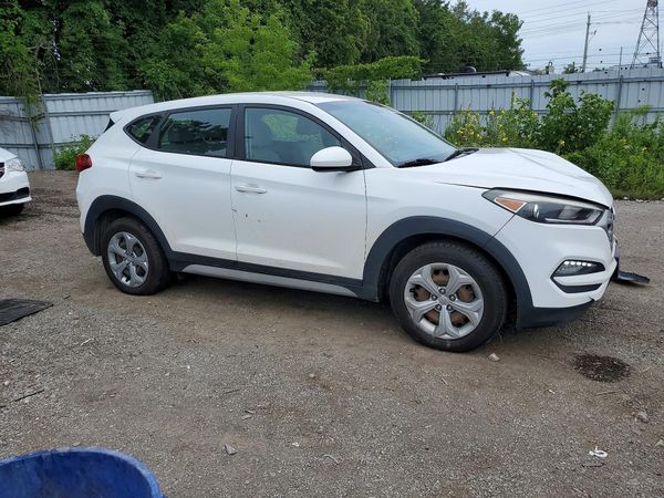 2017 HYUNDAI TUCSON SE (no options)