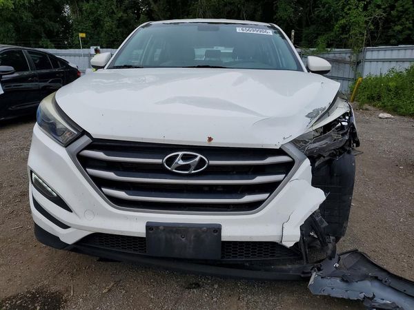 2017 HYUNDAI TUCSON SE (no options)