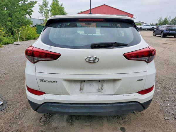 2017 HYUNDAI TUCSON SE (no options)