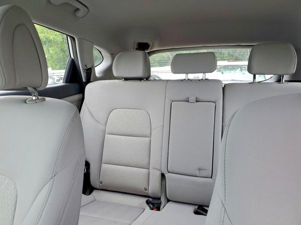 2017 HYUNDAI TUCSON SE (no options)