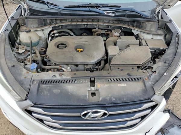 2017 HYUNDAI TUCSON SE (no options)