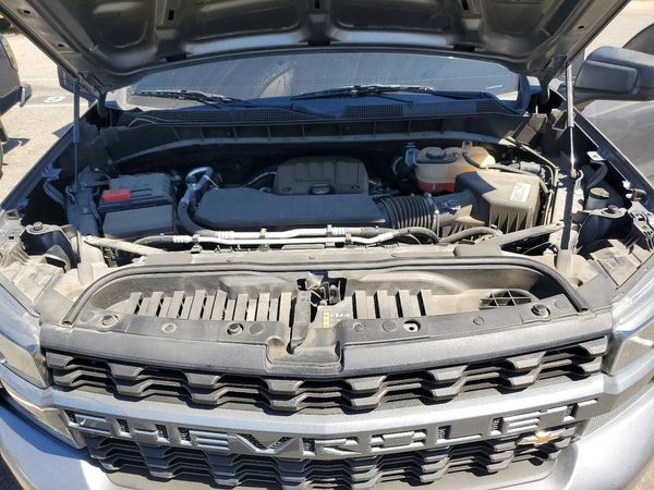 2021 CHEVROLET SILVERADO Custom — Engine bay