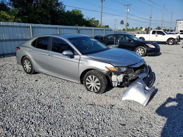 2018 TOYOTA CAMRY