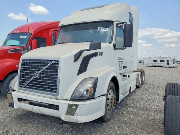 2013 VOLVO VNL