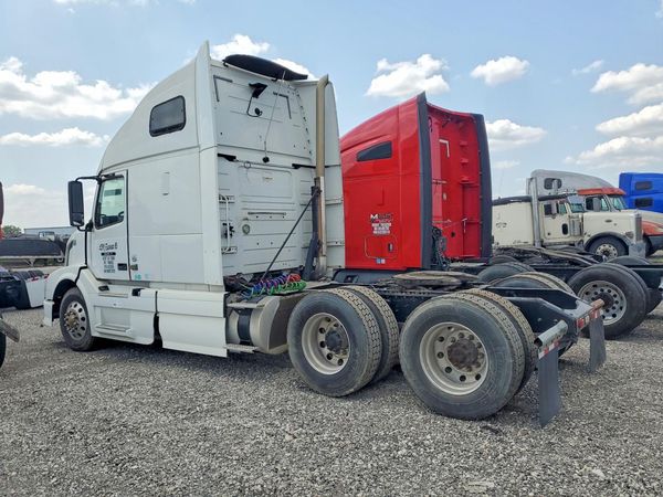 2013 VOLVO VNL
