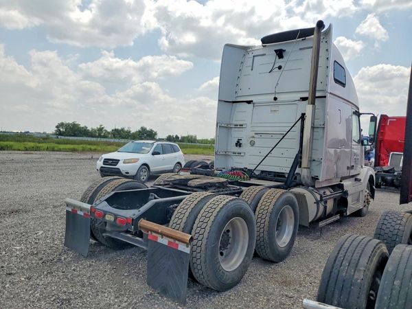 2013 VOLVO VNL