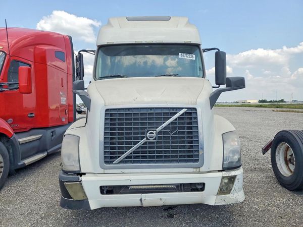 2013 VOLVO VNL
