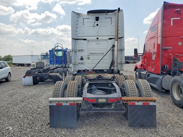 2013 VOLVO VNL