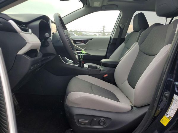 2025 TOYOTA RAV4 XLE — DENT
