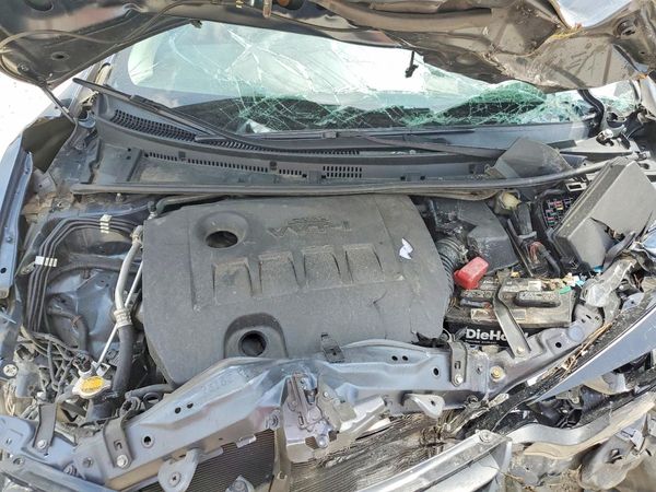 2016 TOYOTA COROLLA L/LE — Engine bay
