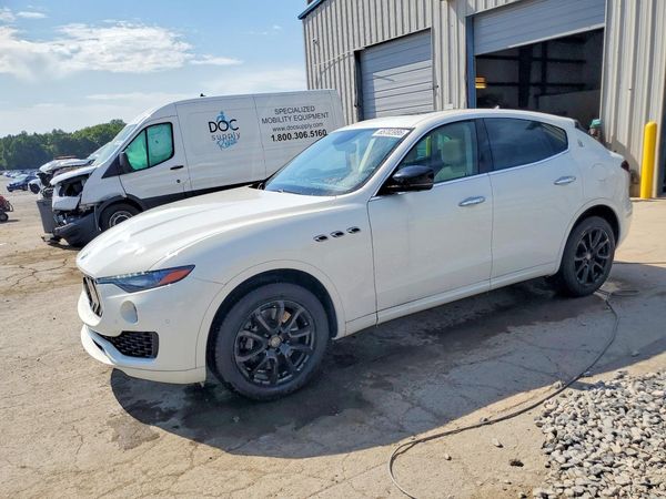 2020 MASERATI LEVANTE — Front 3/4