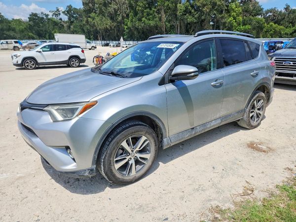 2018 TOYOTA RAV4 — Front 3/4