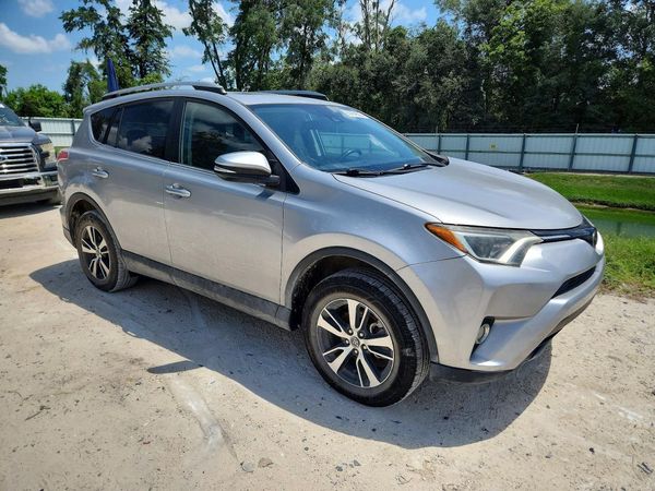2018 TOYOTA RAV4 — Passenger 3/4