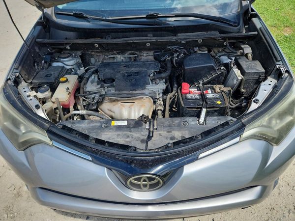 2018 TOYOTA RAV4 — Engine bay