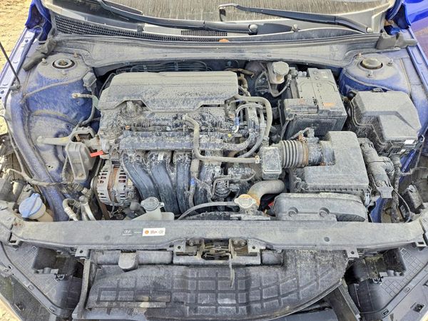 2022 HYUNDAI ELANTRA SEL w/ Premium Pkg — Engine bay
