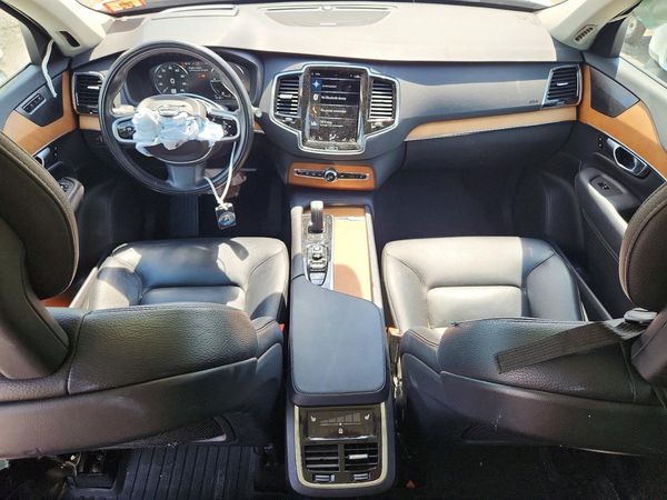 2021 VOLVO XC90